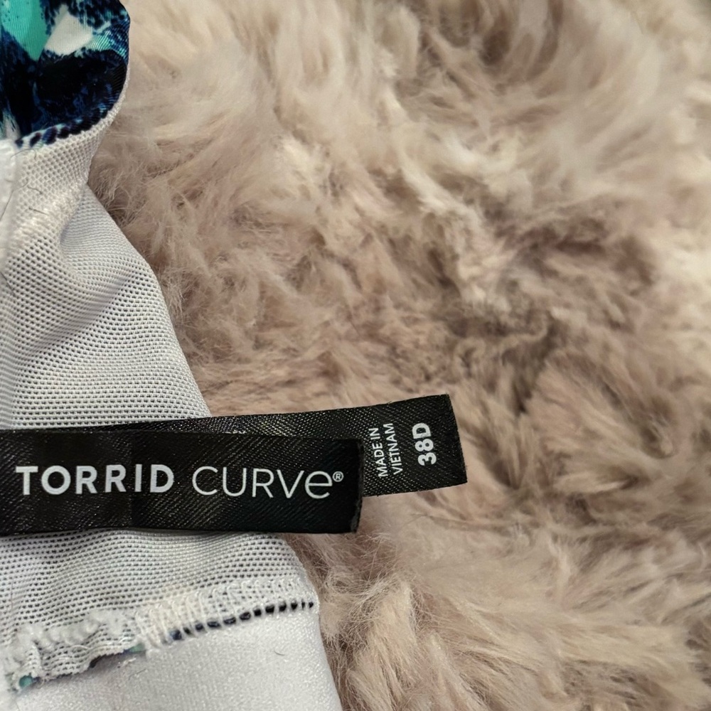 Torrid 38D underwire bra 360 Back Smoothing - Picture 3 of 3